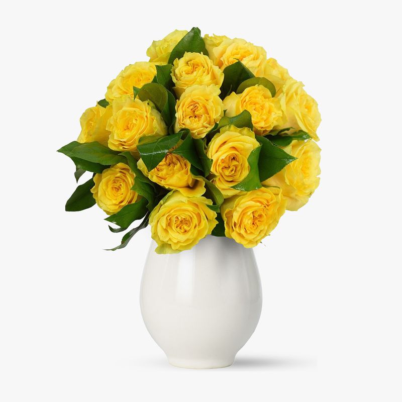 Buchet-de-15-trandafiri-galbeni