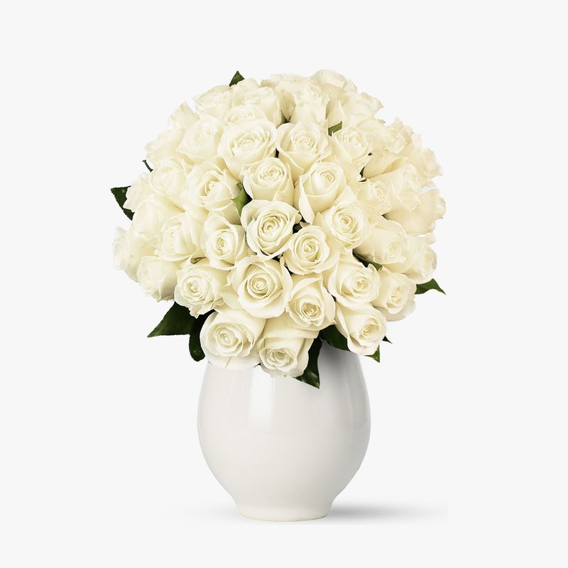 Buchet-de-43-trandafiri-albi