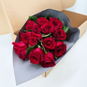 Buchet de 15 trandafiri rosii in cutie
