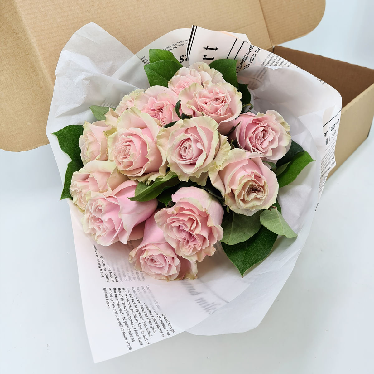 Buchet de 13 trandafiri roz in cutie Buchet