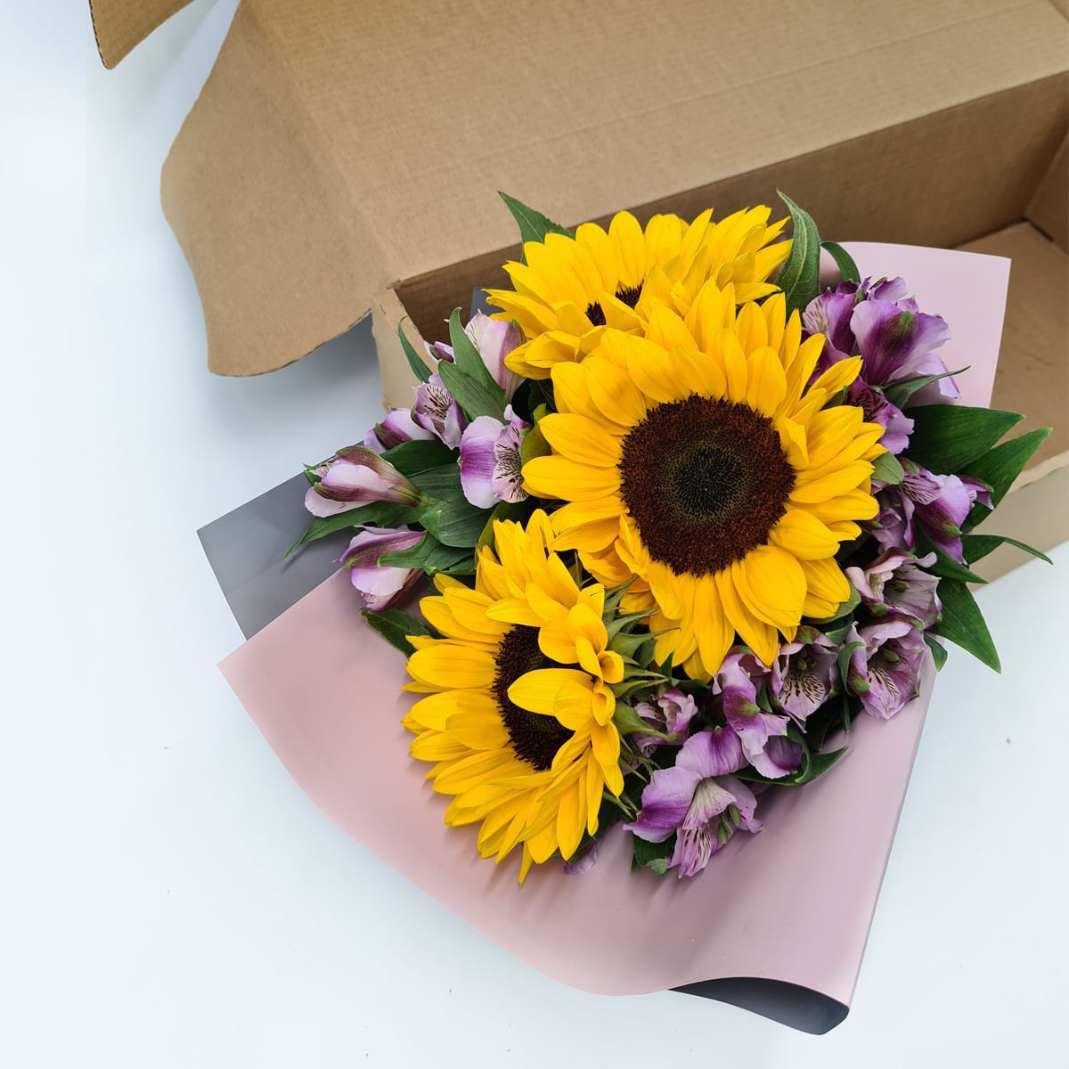 Buchet cu floarea soarelui in cutie Floria imagine 2022