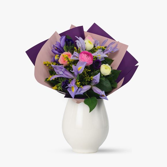 Buchet cu ranunculus si iris