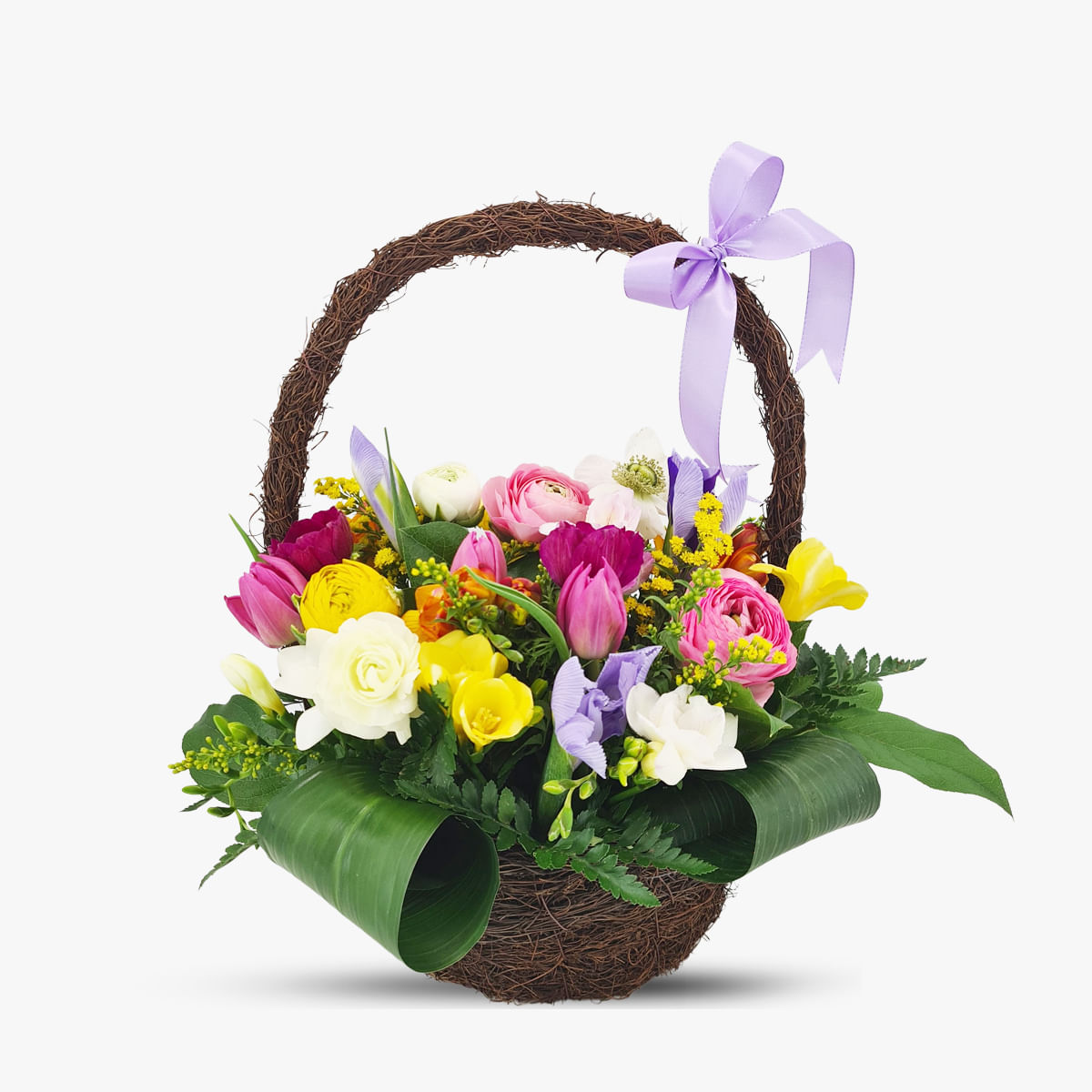 Cos cu flori – Aranjament cu irisi si trandafiri – premium Aranjament