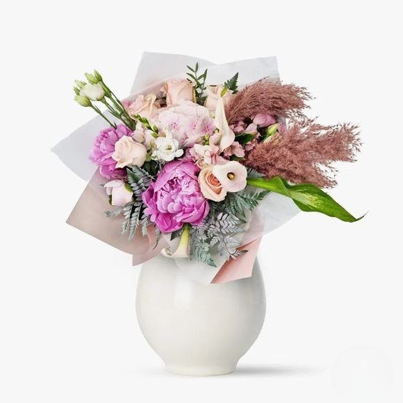 Bouquet with pink pampas