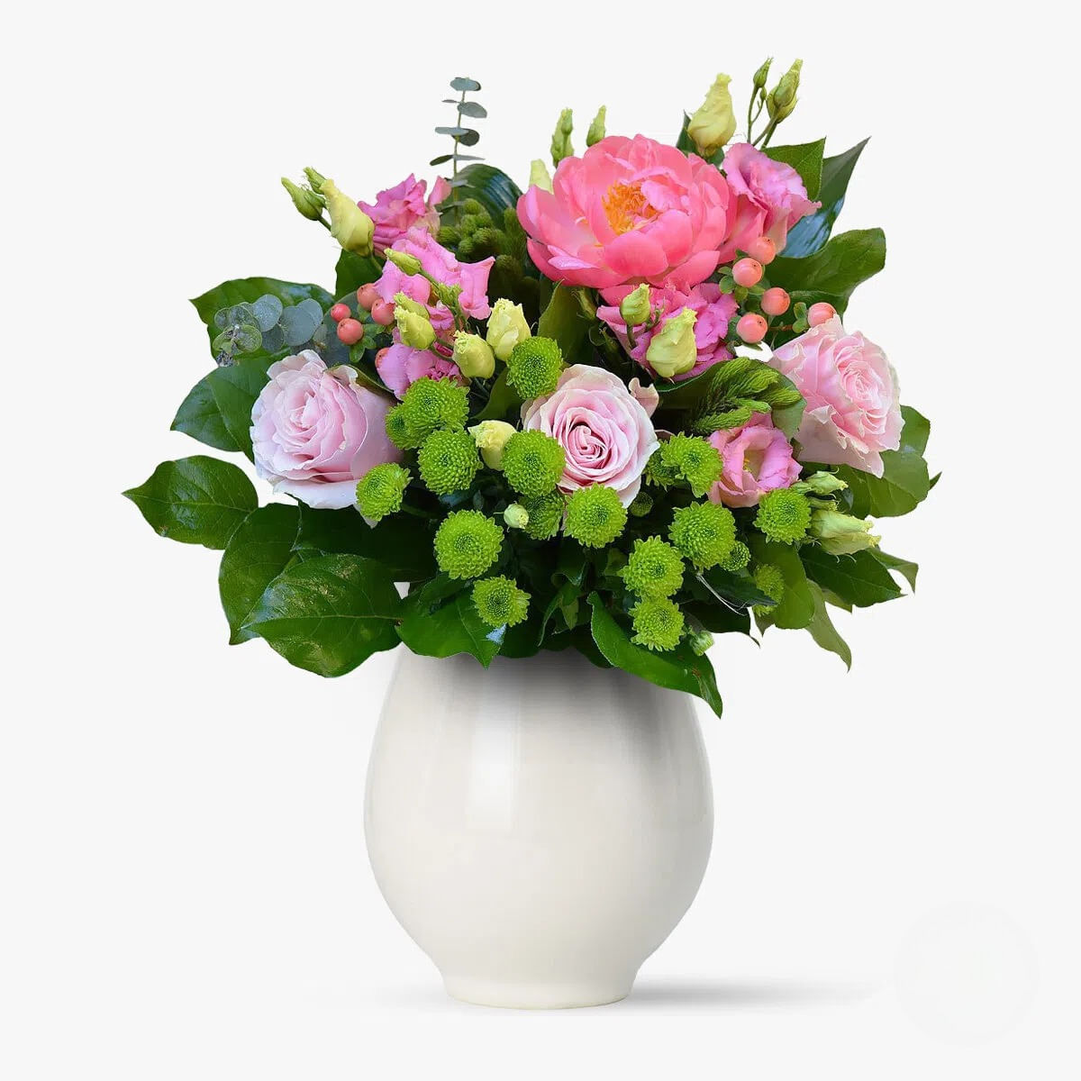 Buchet cu bujor roz, trandafiri roz, lisianthus roz, hypericum roz, santini