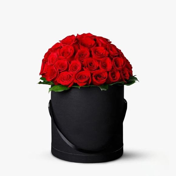 Cutie cu 51 trandafiri rosii