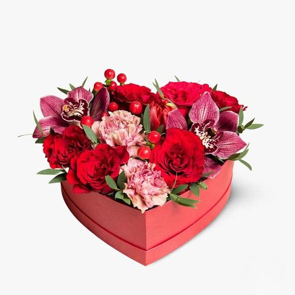 Arrangement in heart box