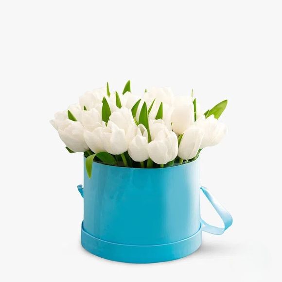 Arrangement with tulips in the box