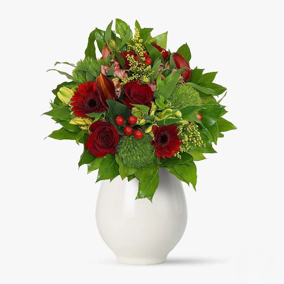 Red roses and hypericum