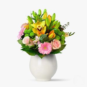 Bouquet with lilies and minigerbera