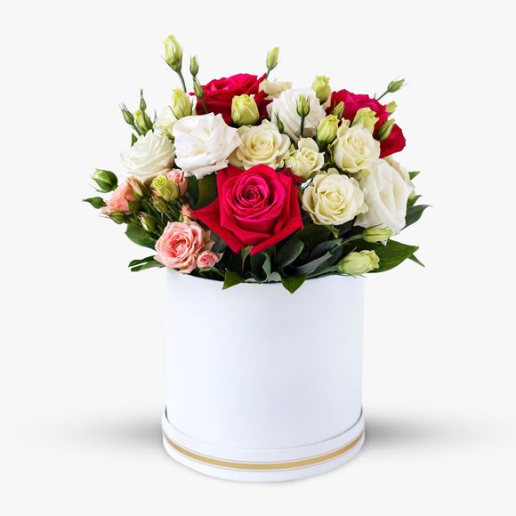 Box with roses and lisianthus