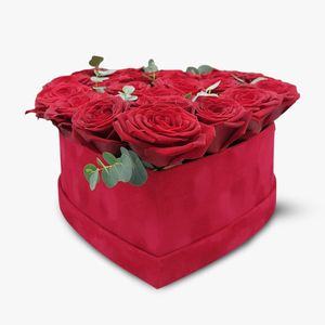 Aranjament in cutie inima cu 23 de trandafiri