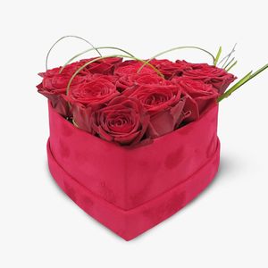 Aranjament in cutie inima cu 17 trandafiri