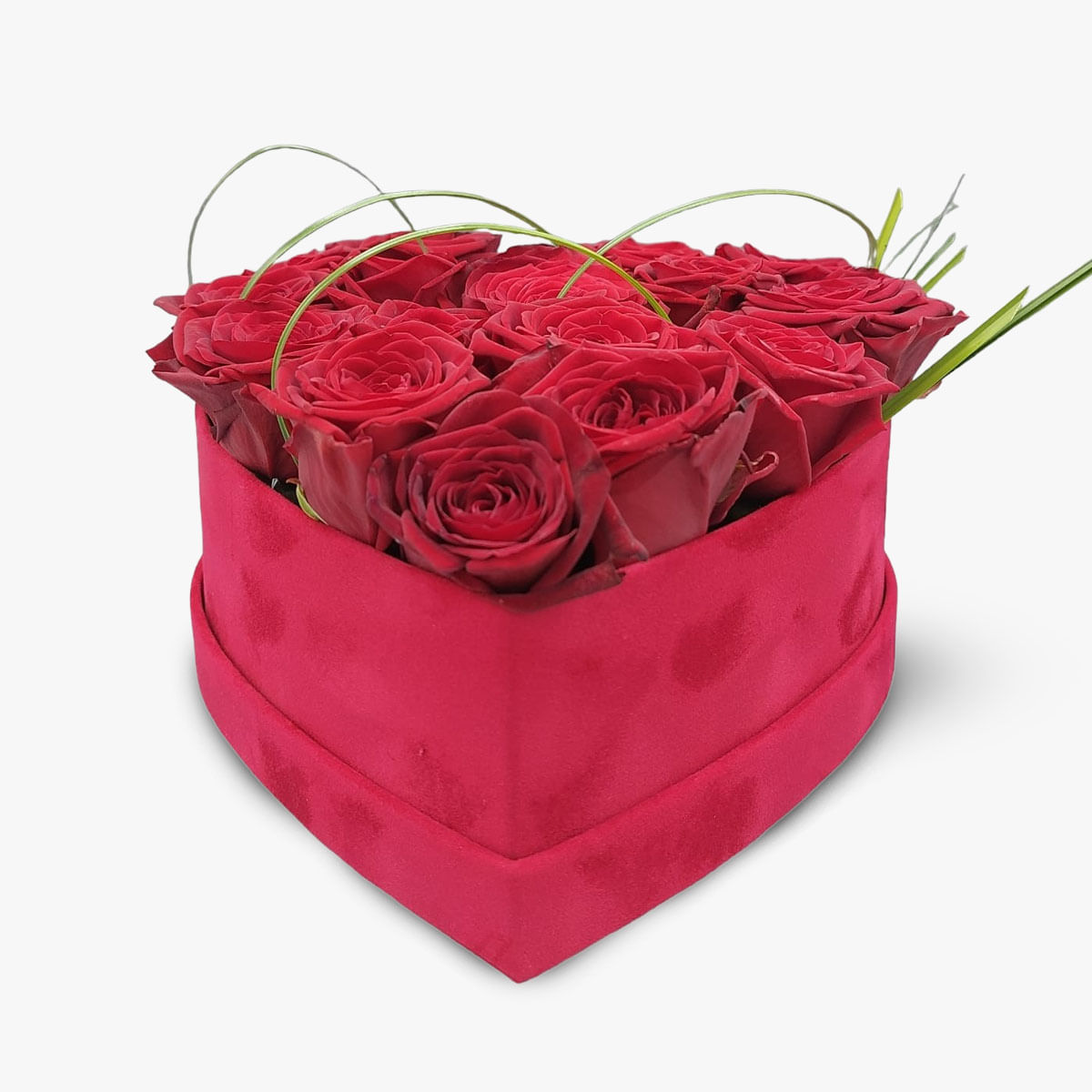 Aranjament in cutie inima cu 17 trandafiri Aranjament imagine 2022