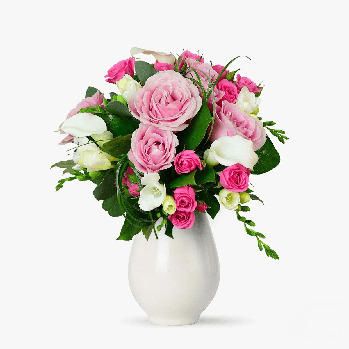 Buchet de flori cu trandafiri roz, minirosa roz, cale albe Delicatete