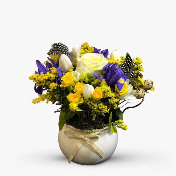 White-yellow Easter arrangement