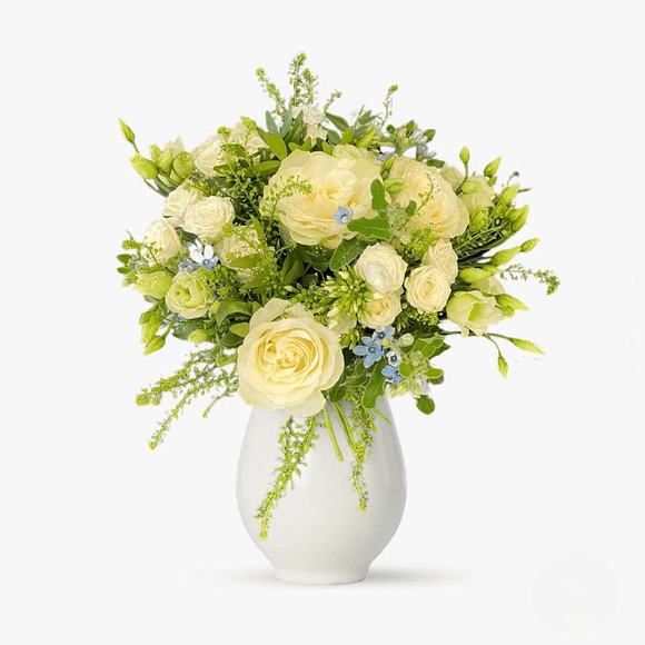 Buchet de vara cu trandafiri albi
