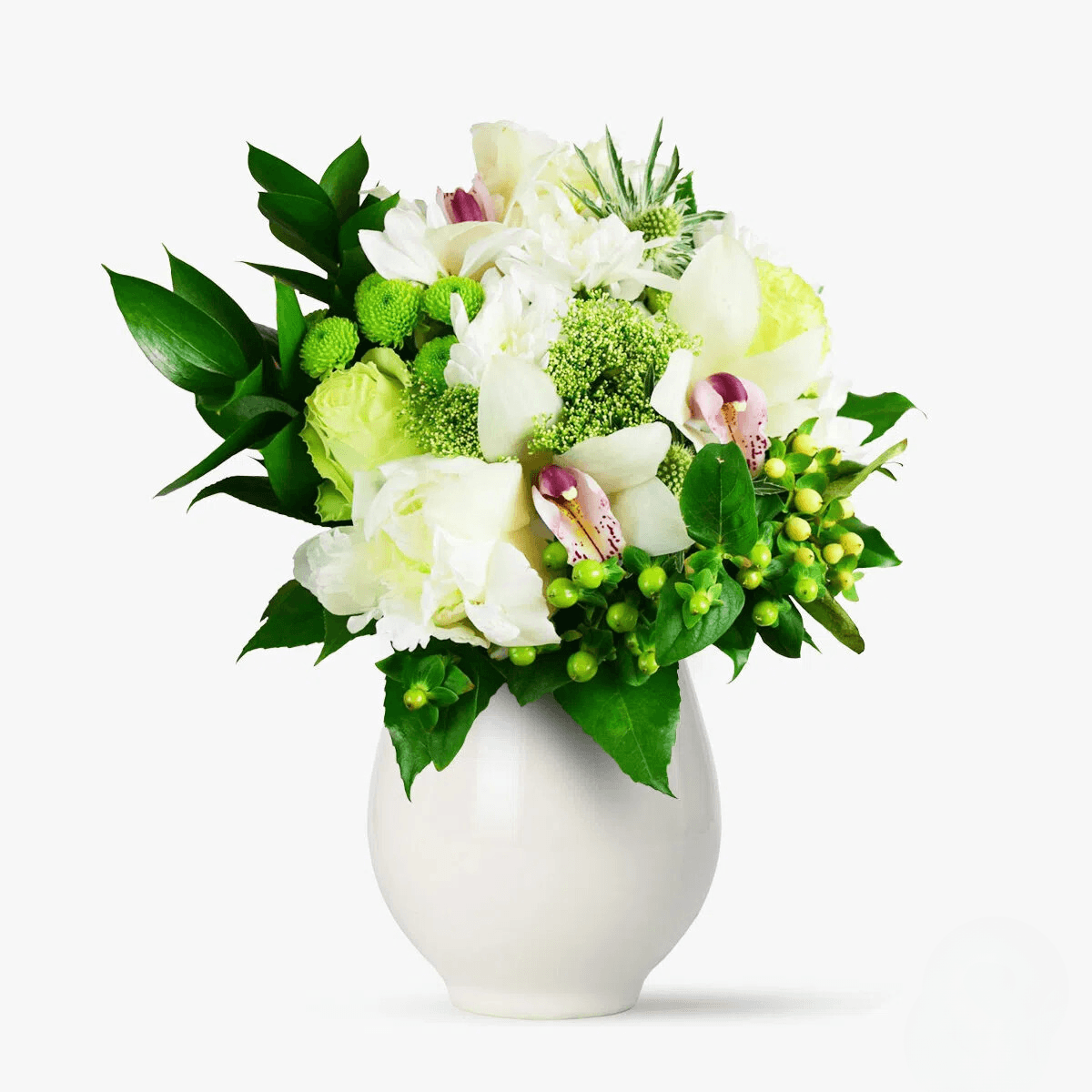 Buchet cu orhidee cymbidium alb, trahelium, trandafiri albi, bujori albi de regina