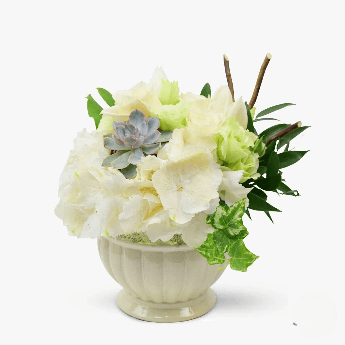 Art Nouveau cu hortensie alba, trandafiri albi, lisianthus alb, minirosa alba
