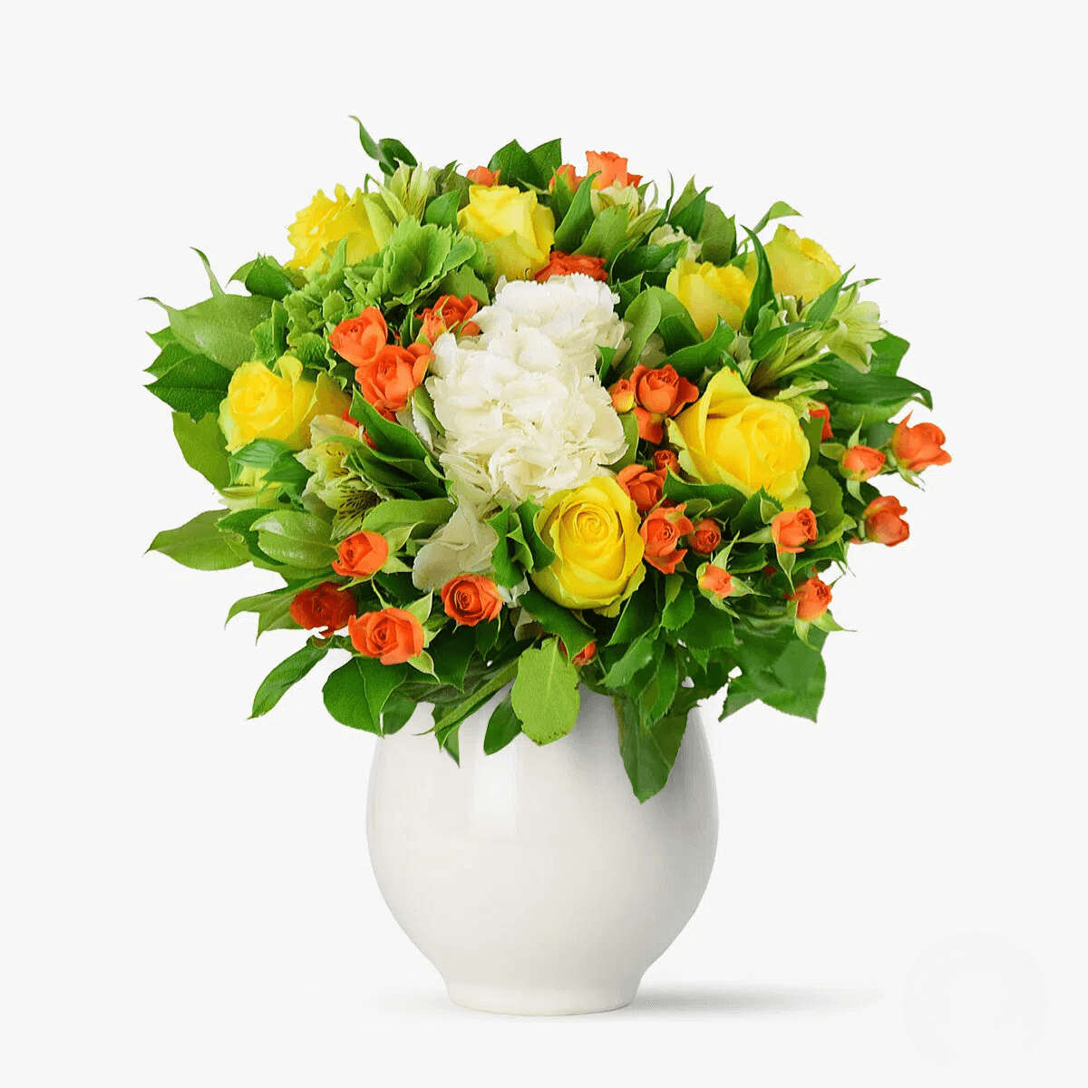 Buchet pentru Alexandra cu hortensia alba si verde, trandafiri galbeni pentru ocazii unice