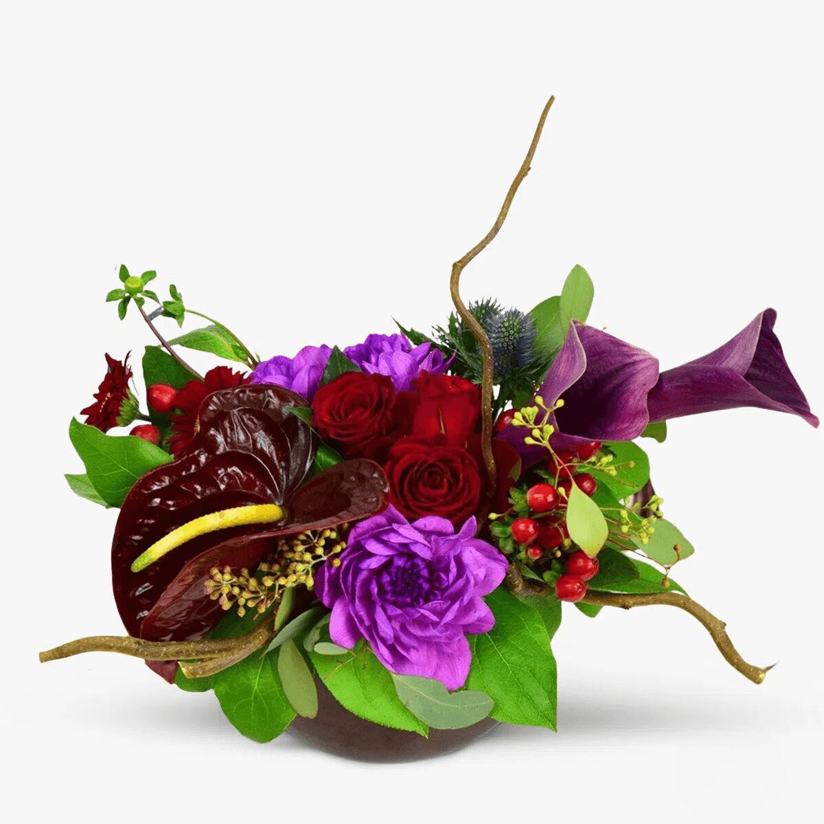 Aranjament floral cu cale mov, anthurium violet, hypericum rosii, eringiumBantuit de dor