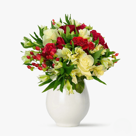 Buchet cu alstroemeria alba si hipericum