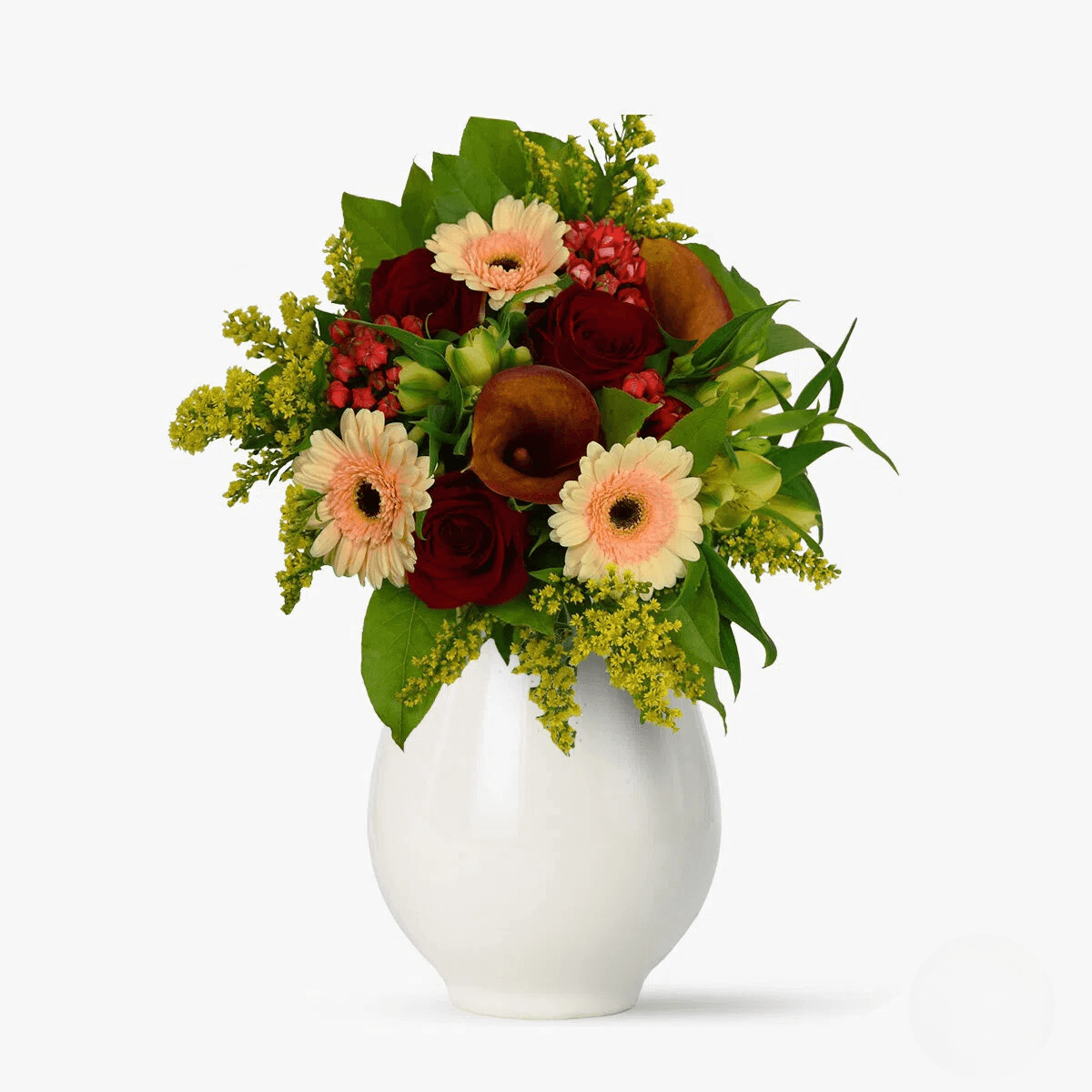 Buchet cu cale mango, mini gerbera crem, trandafiri rosii, solidago