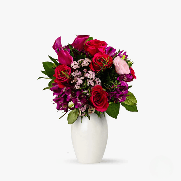 Bouquet with red roses and calla lilies