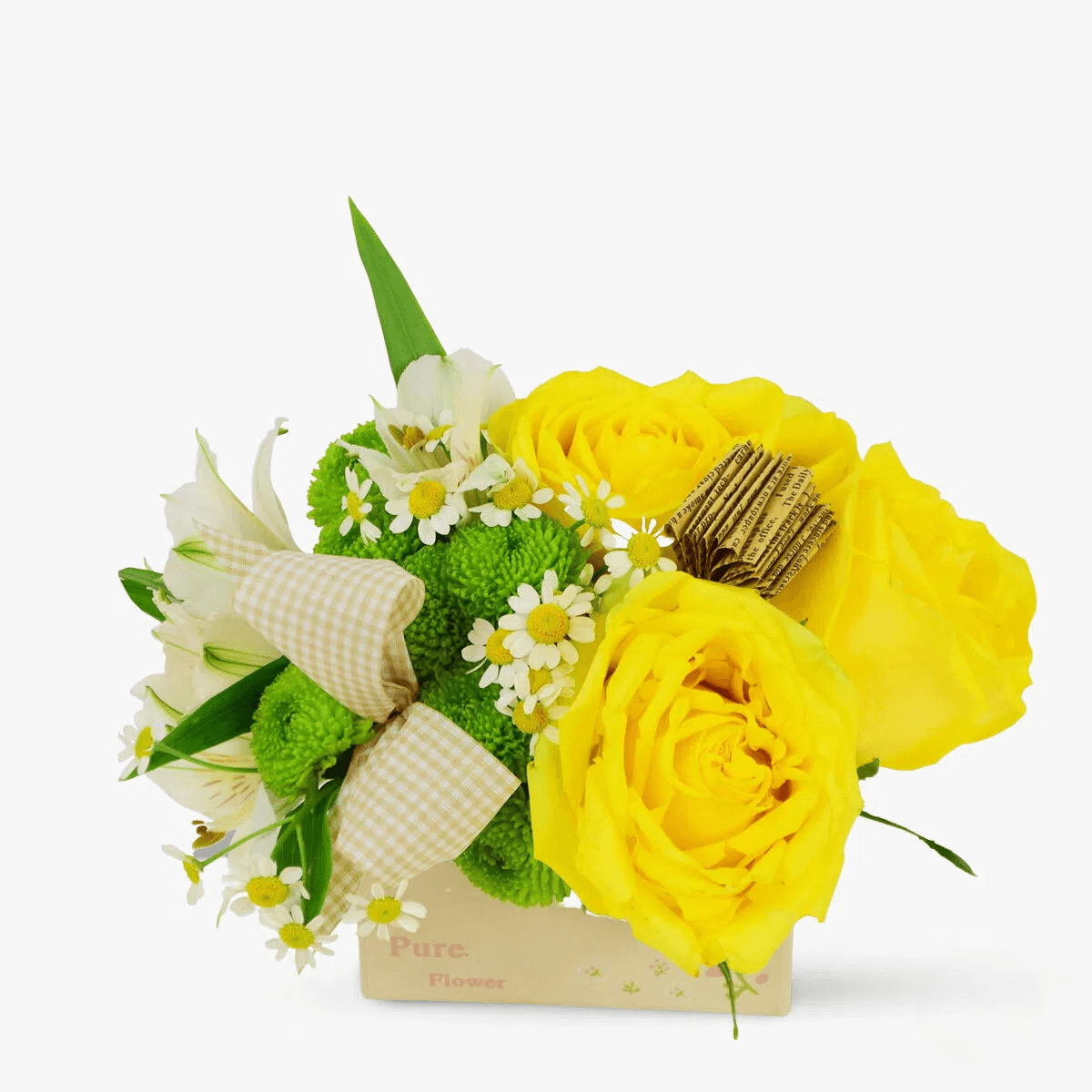 Aranjament floral cu trandafiri galbeni si Crin, Alstroemeria alb, Santini verde pentru ocazii minunate
