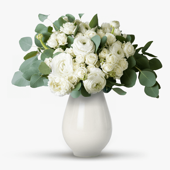 White bouquet with ranunculus and minirosa