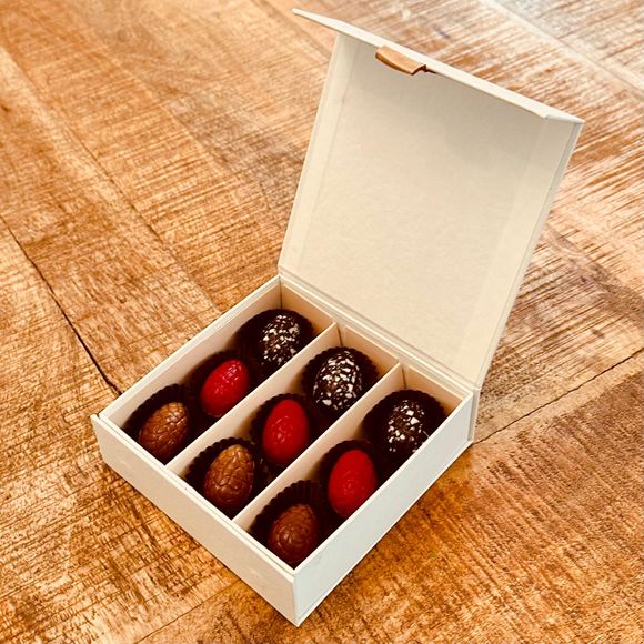 Box of 9 artisan pralines