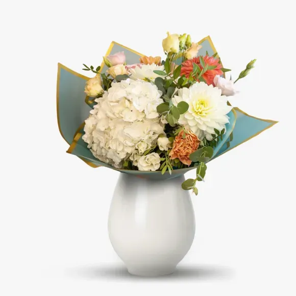Bouquet with roses and dahlias
