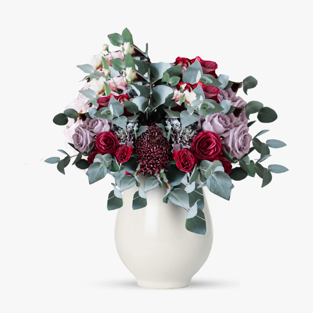 buchet de trandafiri mov si rosu inchis; florarie 